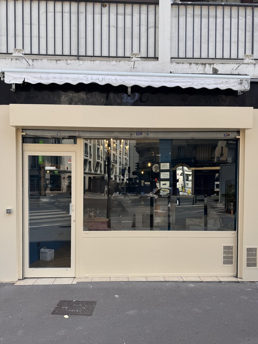 Devanture ART TEC RÉNOVATION · 267 rue Lecourbe