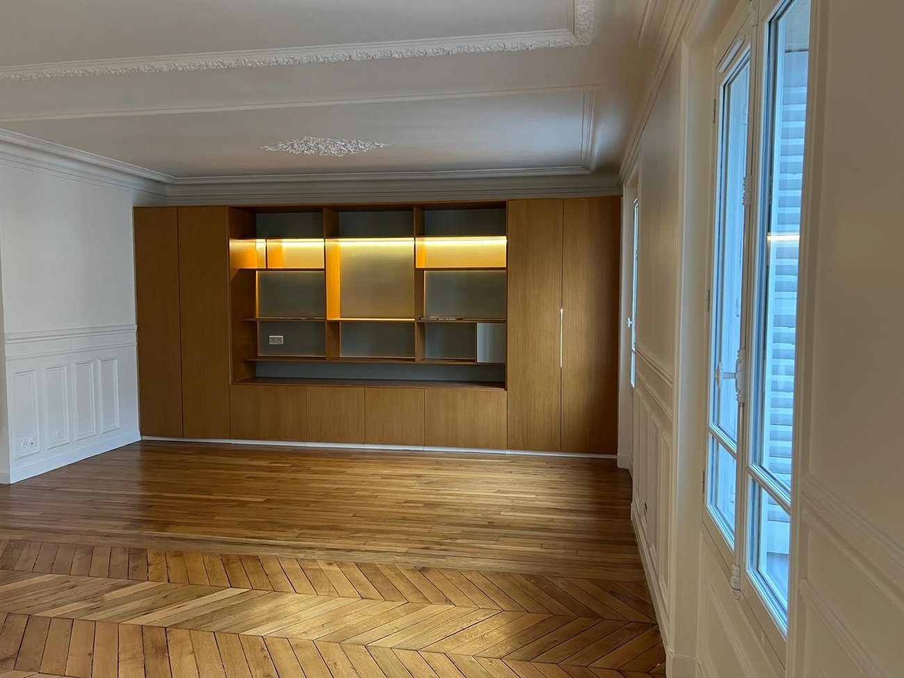Salon parquet chevron · réalisation ART TEC RÉNOVATION