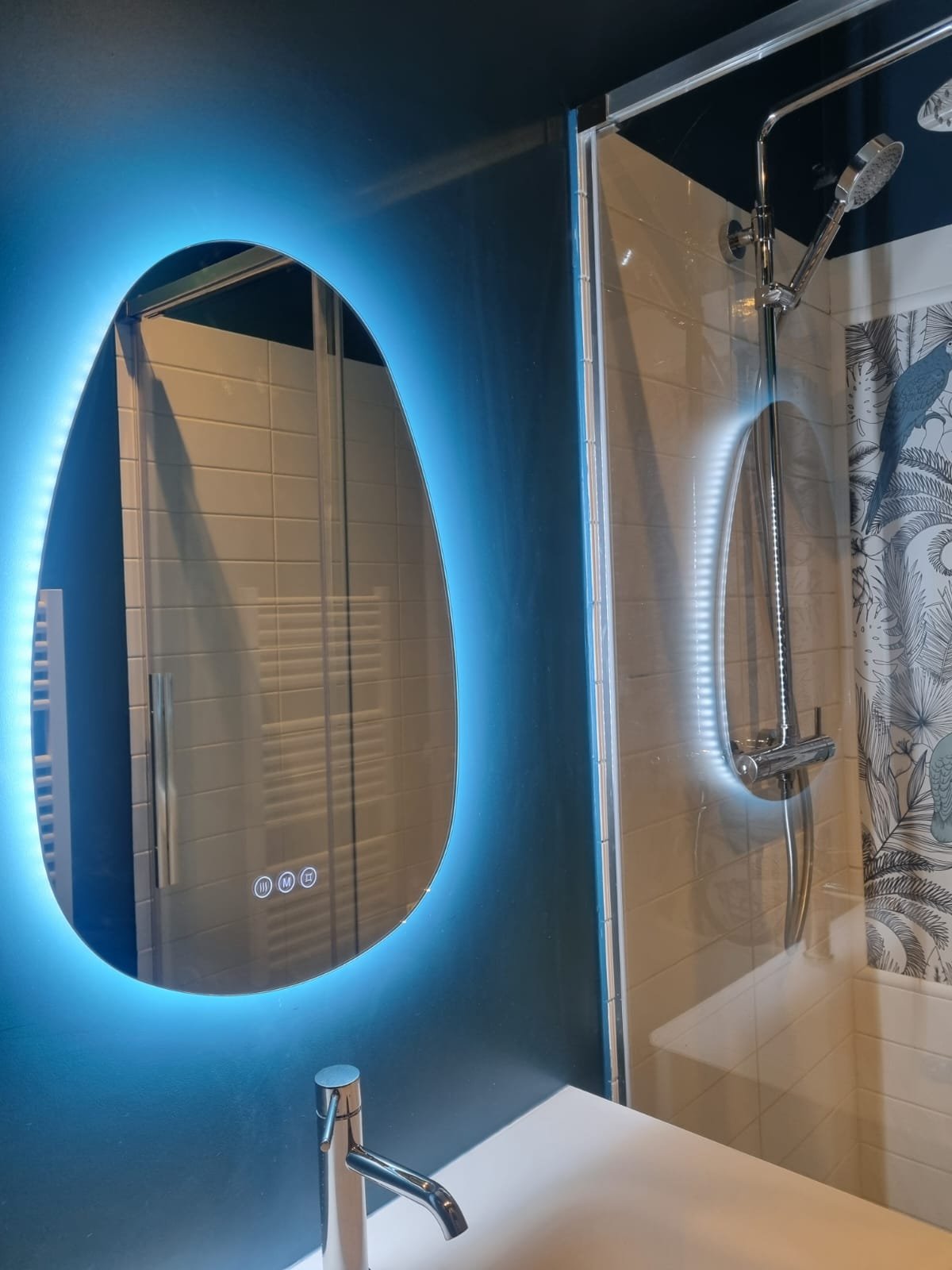 Salle de bain design · réalisation ART TEC RÉNOVATION